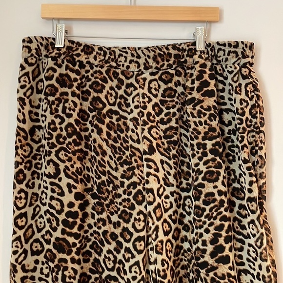 Forever 21+ Animal Print Pants SZ 1X Sheer Lined Wide Leg Pants Elastic Waist - Picture 3 of 10